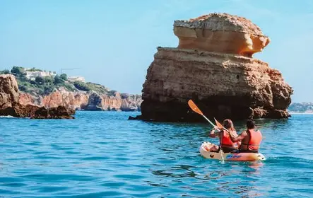 Passeio de caiaque pelas grutas de Albufeira