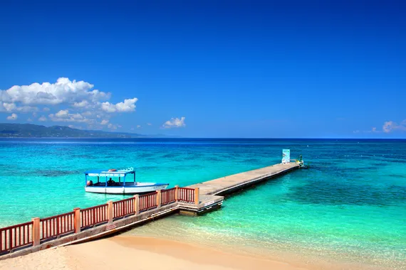 Praia da Caverna do Doutor, Montego Bay, Jamaica