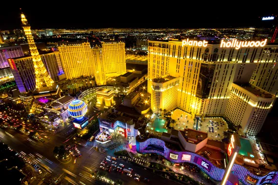Você pode começar pela Strip, uma das principais avenidas de Las Vegas!