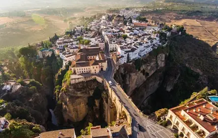 Excursión de un día a Ronda y Setenil de las Bodegas desde Málaga