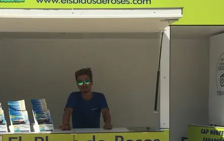 Cap Norfeu: tour en barco con fondo de cristal de 2,5 horas desde Roses o Santa Margarita